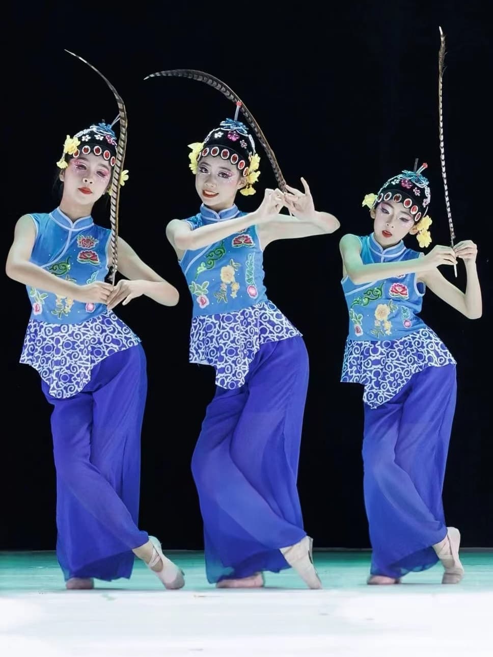 ダンス衣装 伝統舞踊チャイナカット二部式衣装